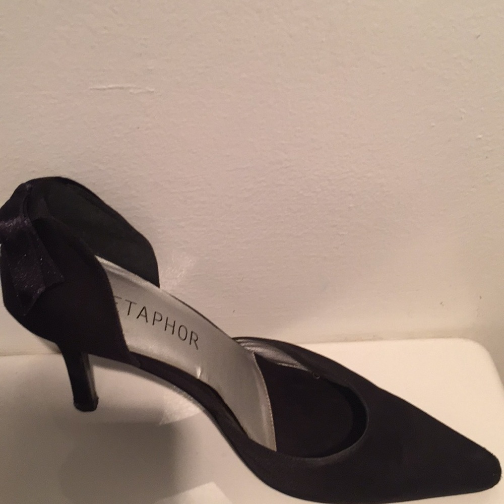 Metaphor black heels